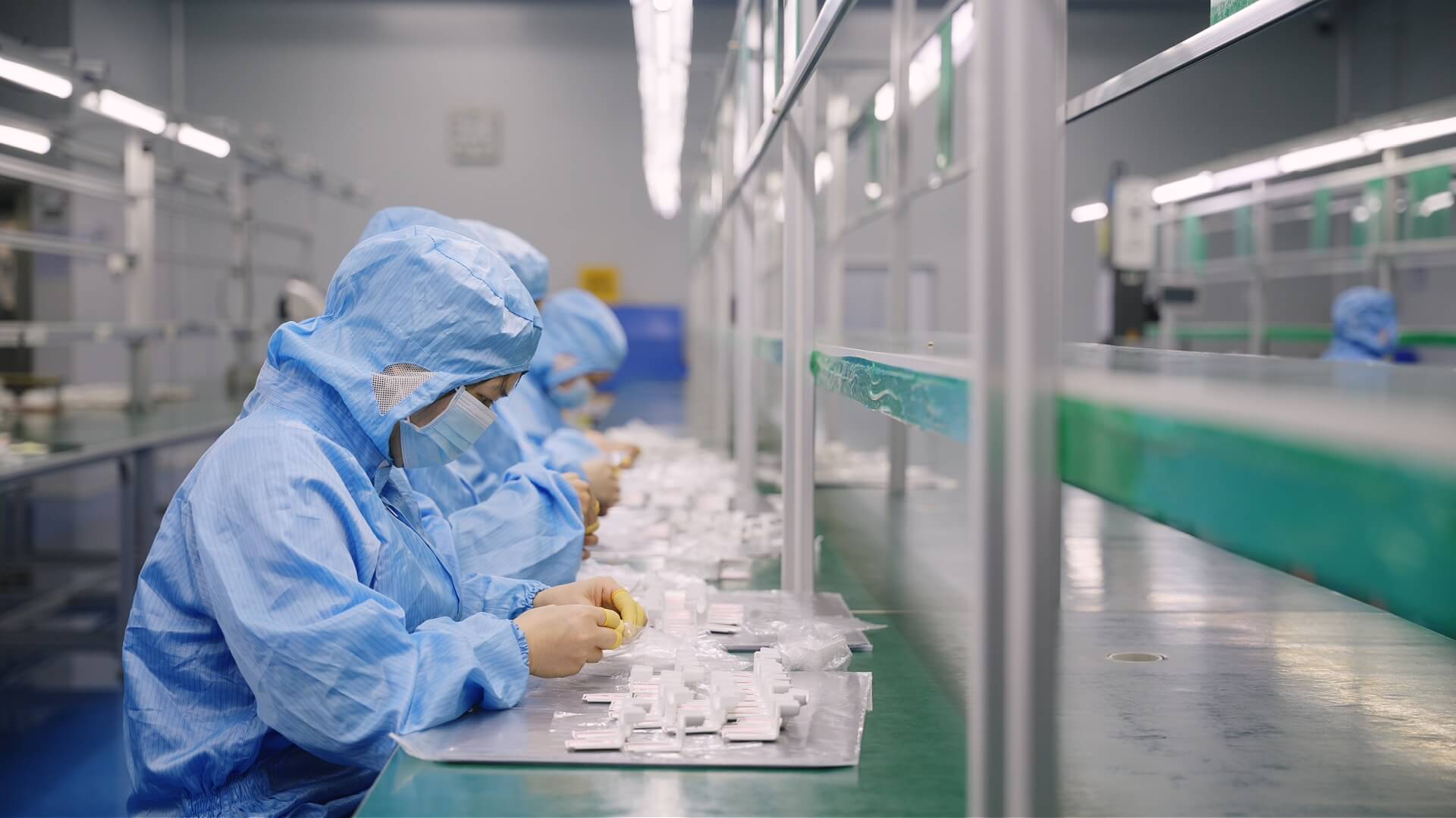 Class 10,000 dust-free assembly workshop